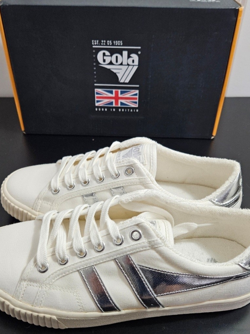 NIB Gola Women's Tennis Mark Cox Sneakers in Off-White and Silver Size 8 - Picture 5 of 9